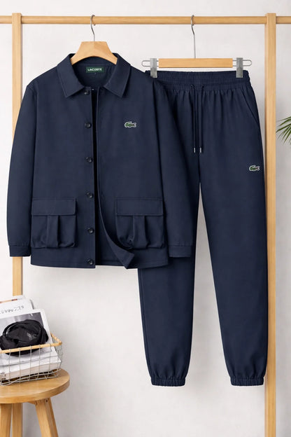 Conjunto de chaqueta abotonada y pantalón - estilo urbano y elegancia desenfadada.